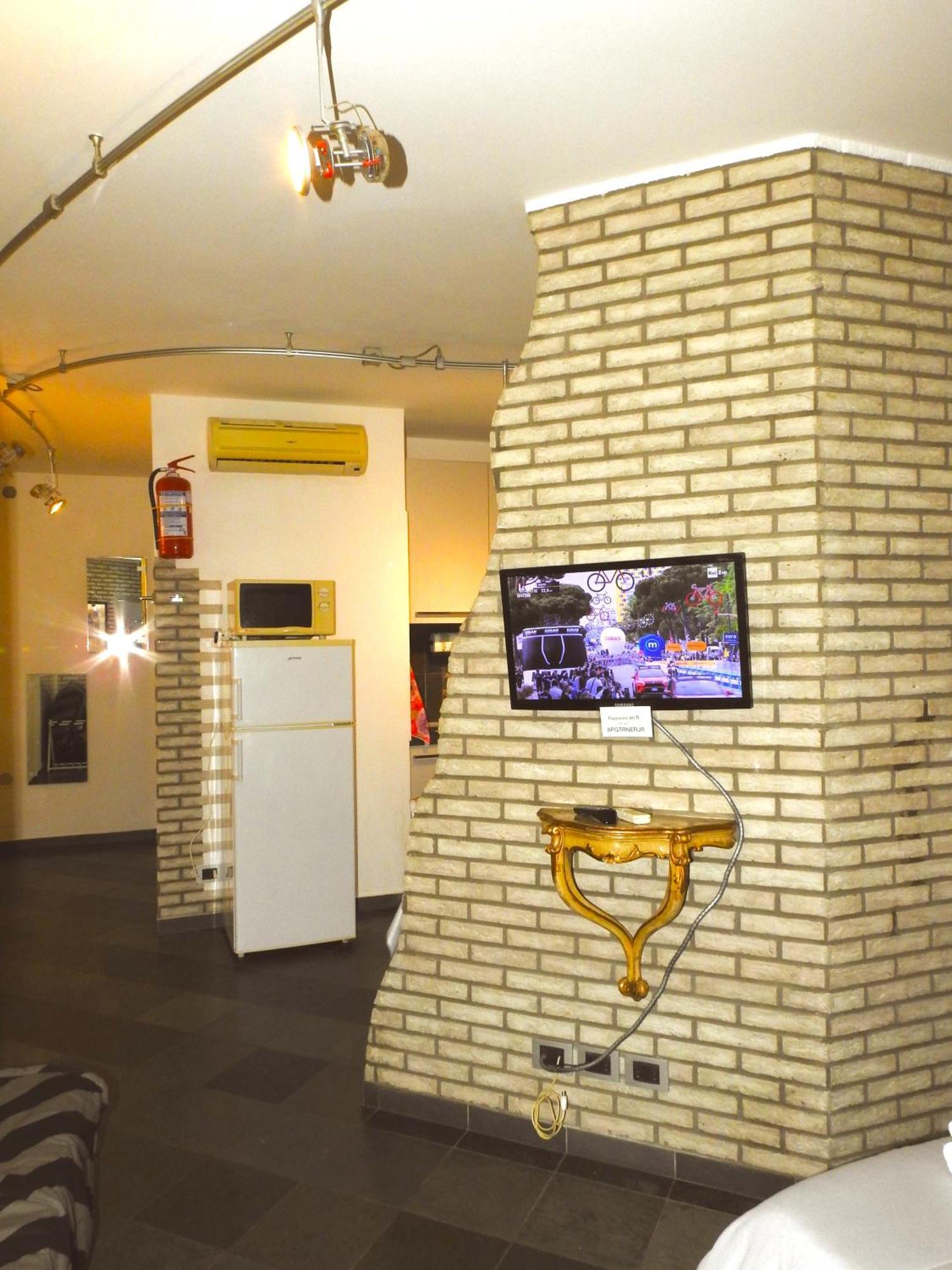 Dormire In Centro Trieste Studio Galleria 16 エクステリア 写真